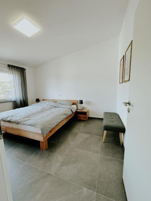 Apartment 100 Qm Im Weindorf - Balkon/Garage Aspisheim Eksteriør billede