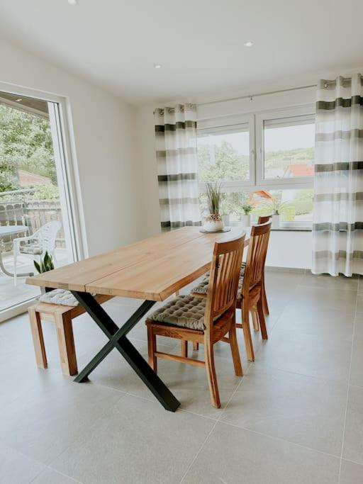 Apartment 100 Qm Im Weindorf - Balkon/Garage Aspisheim Eksteriør billede
