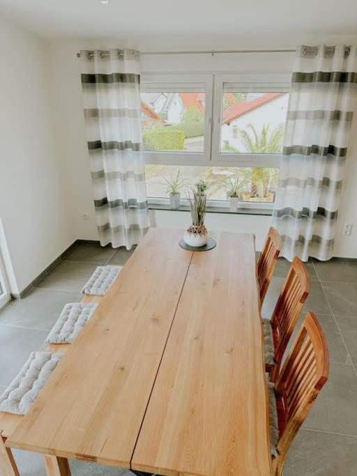 Apartment 100 Qm Im Weindorf - Balkon/Garage Aspisheim Eksteriør billede